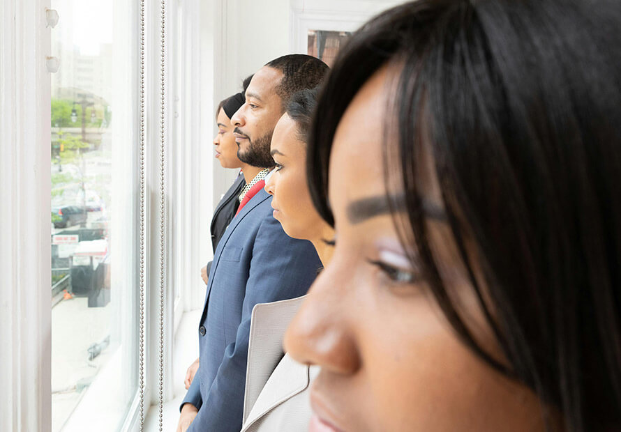 L'encouragement : des personnes le regarde de loin